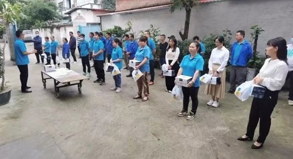 致敬勞動(dòng)者，感悟勞動(dòng)的意義|廣有五金&東莞合頁?