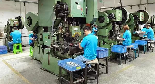 選合頁(yè)別糾結(jié)！廣有合頁(yè)閉眼入|廣有五金&東莞合頁(yè)?