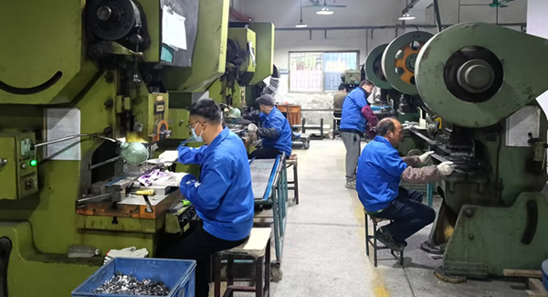 廣有五金火了！阿里實拍揭秘：好合頁是這樣造出來的|廣有五金&東莞合頁?